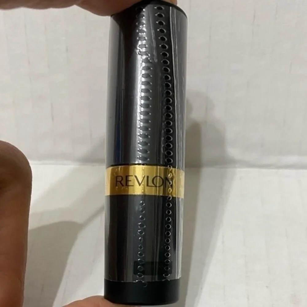 Revlon Super Lustrous Matte Is Everything Lipstick - Red Rules The World